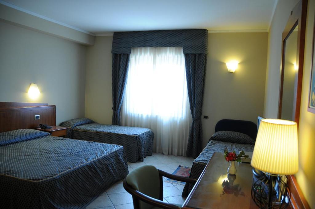 Hotel Barbieri Алтомонте Стая снимка