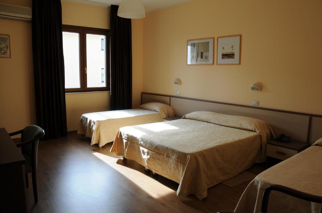 Hotel Barbieri Алтомонте Стая снимка