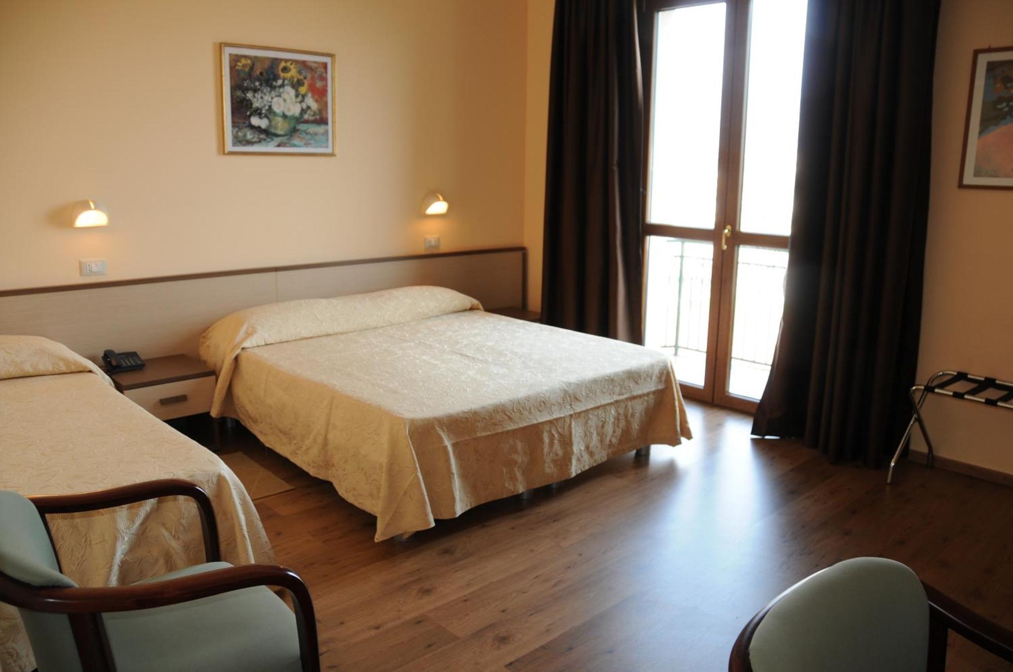 Hotel Barbieri Алтомонте Екстериор снимка